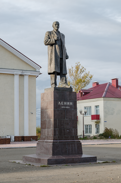 Памятник В.И. Ленину)